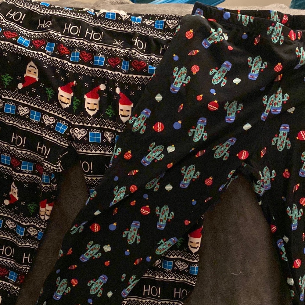 2 pairs of Christmas leggings